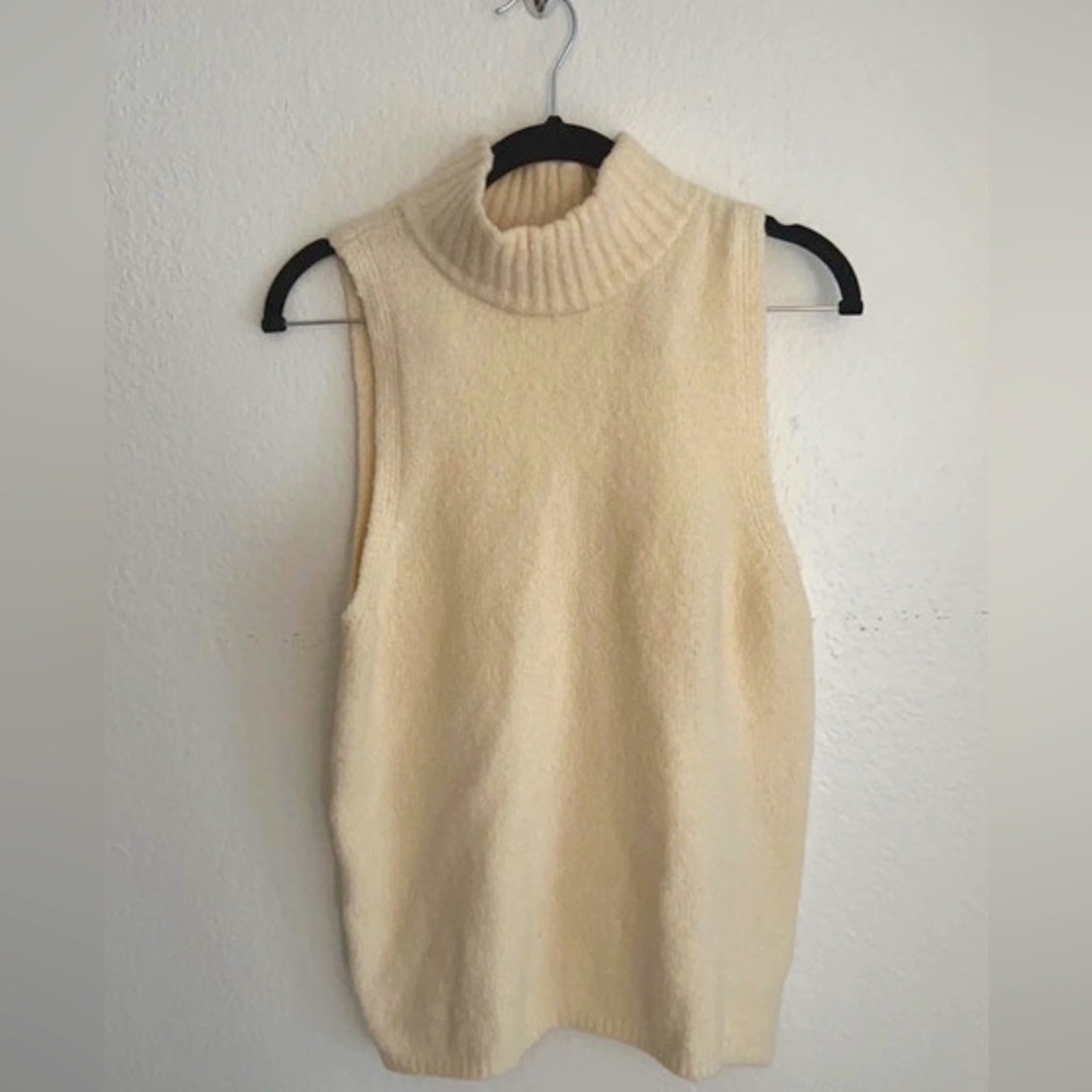 Sleeveless Turtleneck